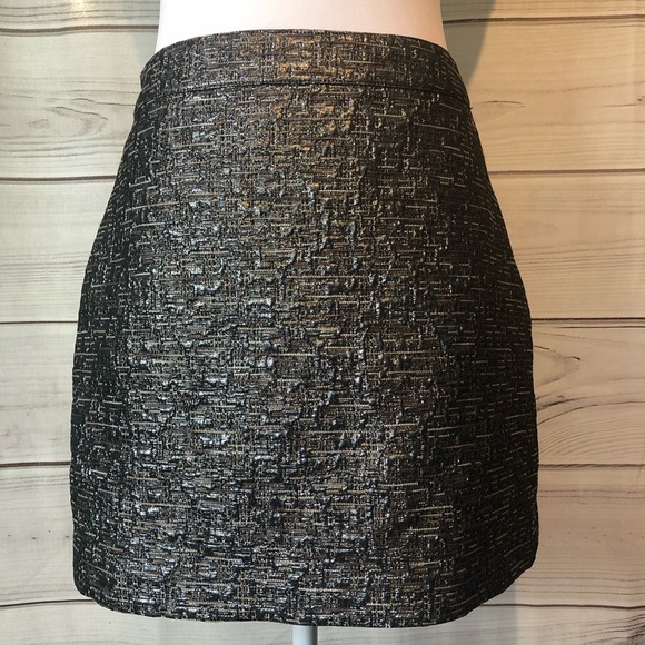 Banana Republic silver skirt. NWT - Picture 4 of 7